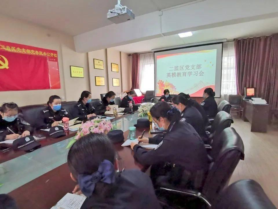 “慢火车”上搭载着乡村幸福时刻